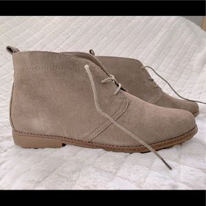 Women’s White Mountain Auburn Leather and Suede Lace up Ankle Boot 11 Medium